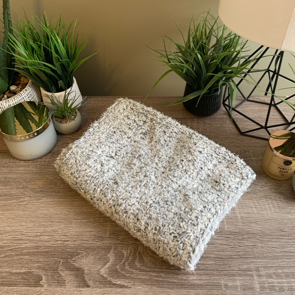 NEW Gray Knit Scarf